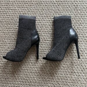 GUESS ABRI PEEP TOE SOCK BOOTIES NEW WITH THE BOX SIZE 7.5M